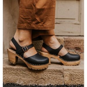 Mia Abba clogs with tractor sole 38